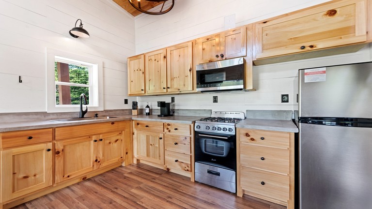 Floating Homes (United States of America, Almond, North Carolina)