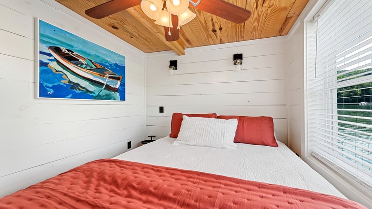 Floating Homes (United States of America, Almond, North Carolina)