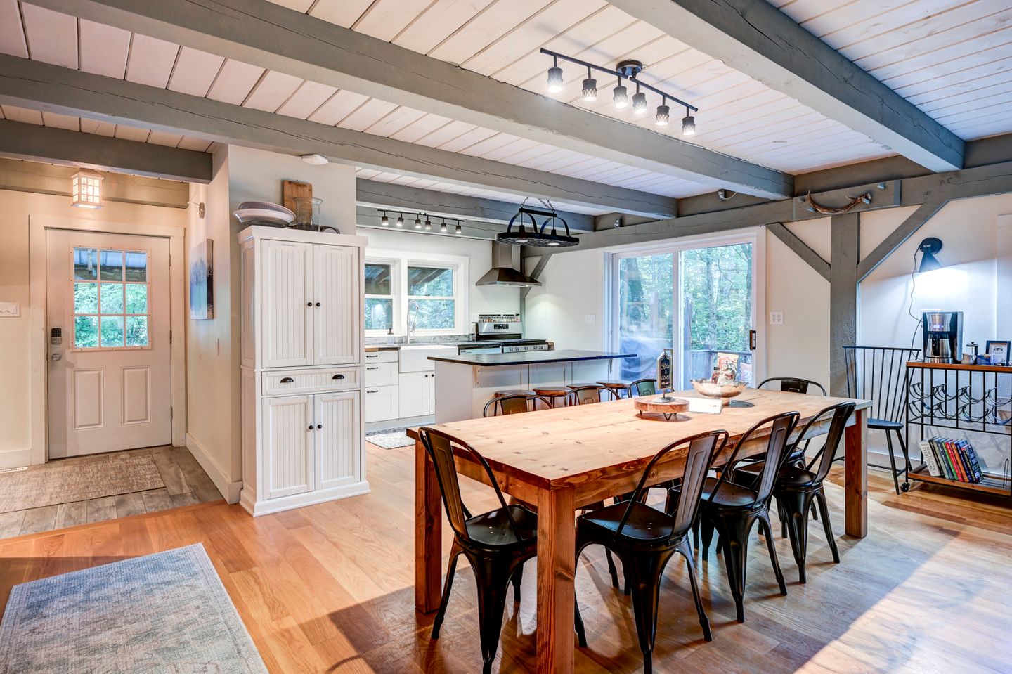 Forest Cabin Beautifully Design with Jacuzzi and Game Room in New Hampshire