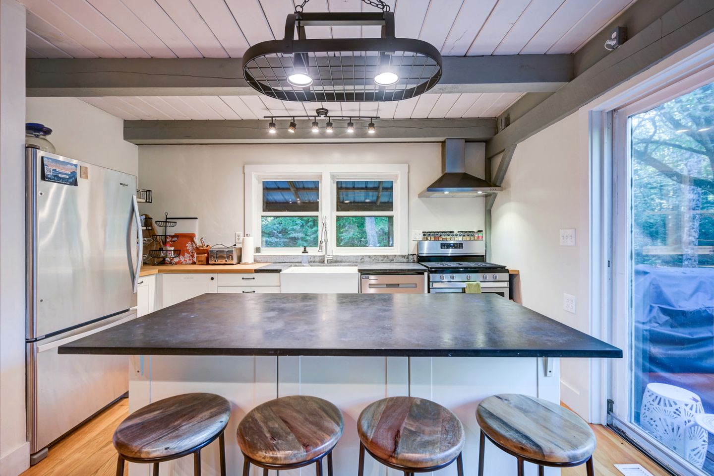 Forest Cabin Beautifully Design with Jacuzzi and Game Room in New Hampshire