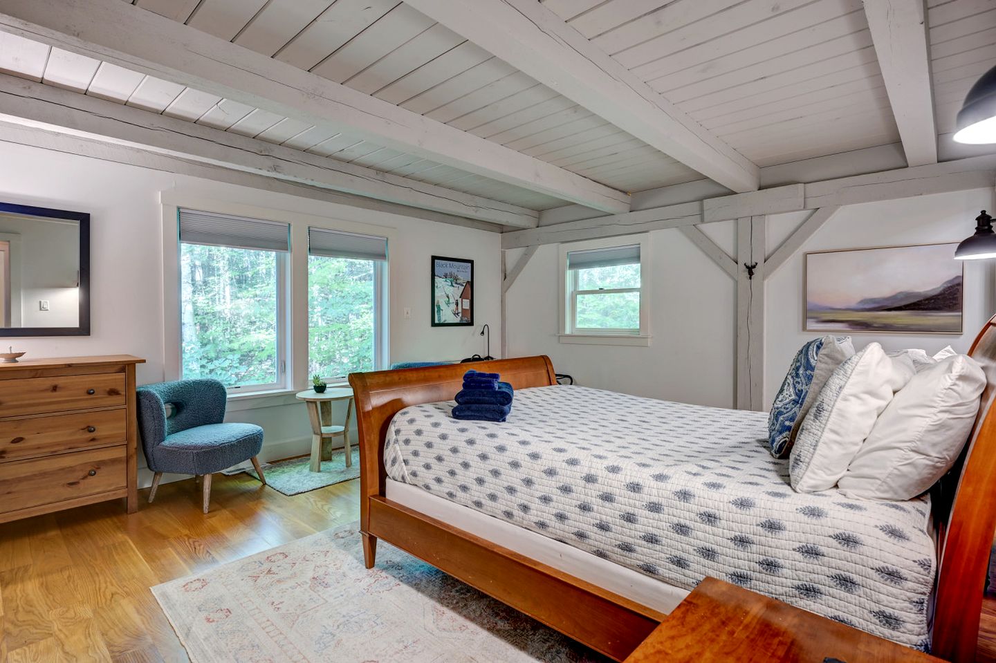 Forest Cabin Beautifully Design with Jacuzzi and Game Room in New Hampshire