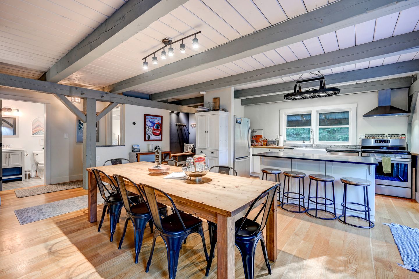 Forest Cabin Beautifully Design with Jacuzzi and Game Room in New Hampshire