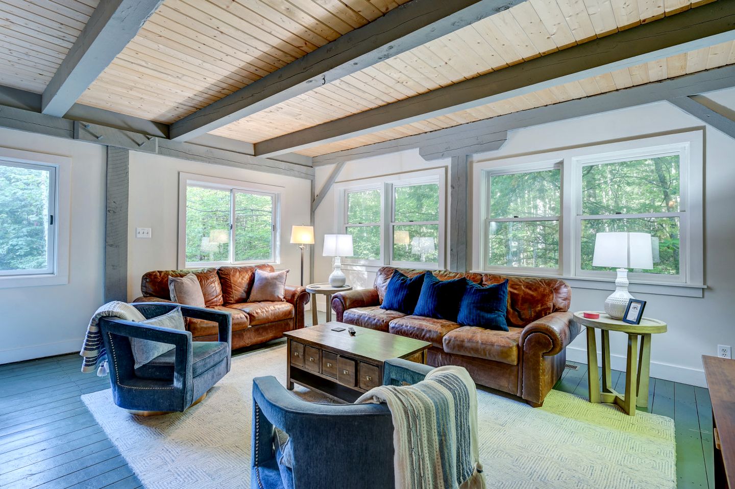 Forest Cabin Beautifully Design with Jacuzzi and Game Room in New Hampshire