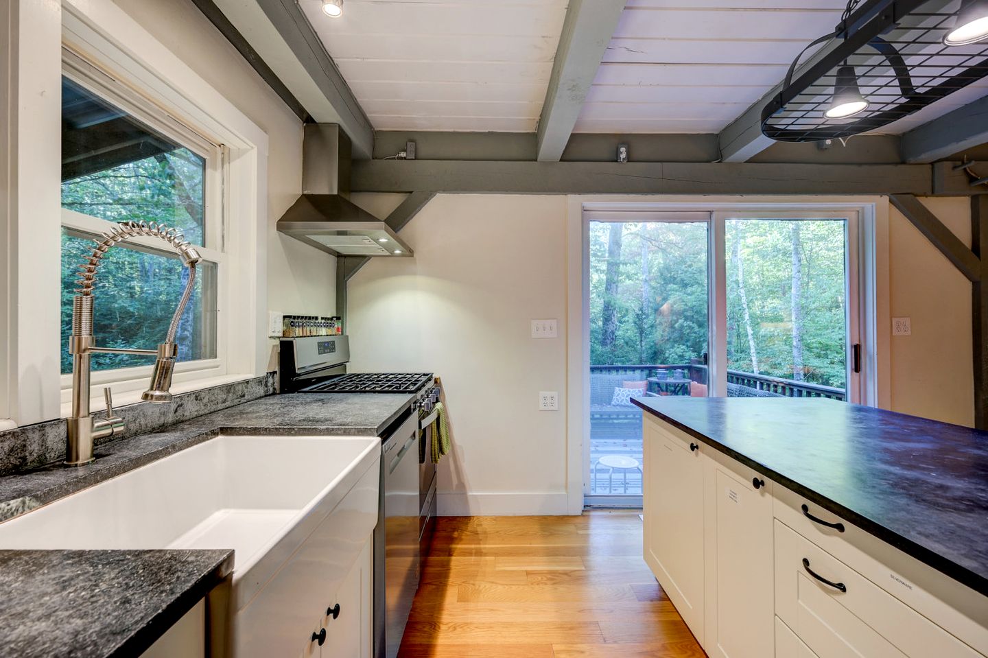 Forest Cabin Beautifully Design with Jacuzzi and Game Room in New Hampshire