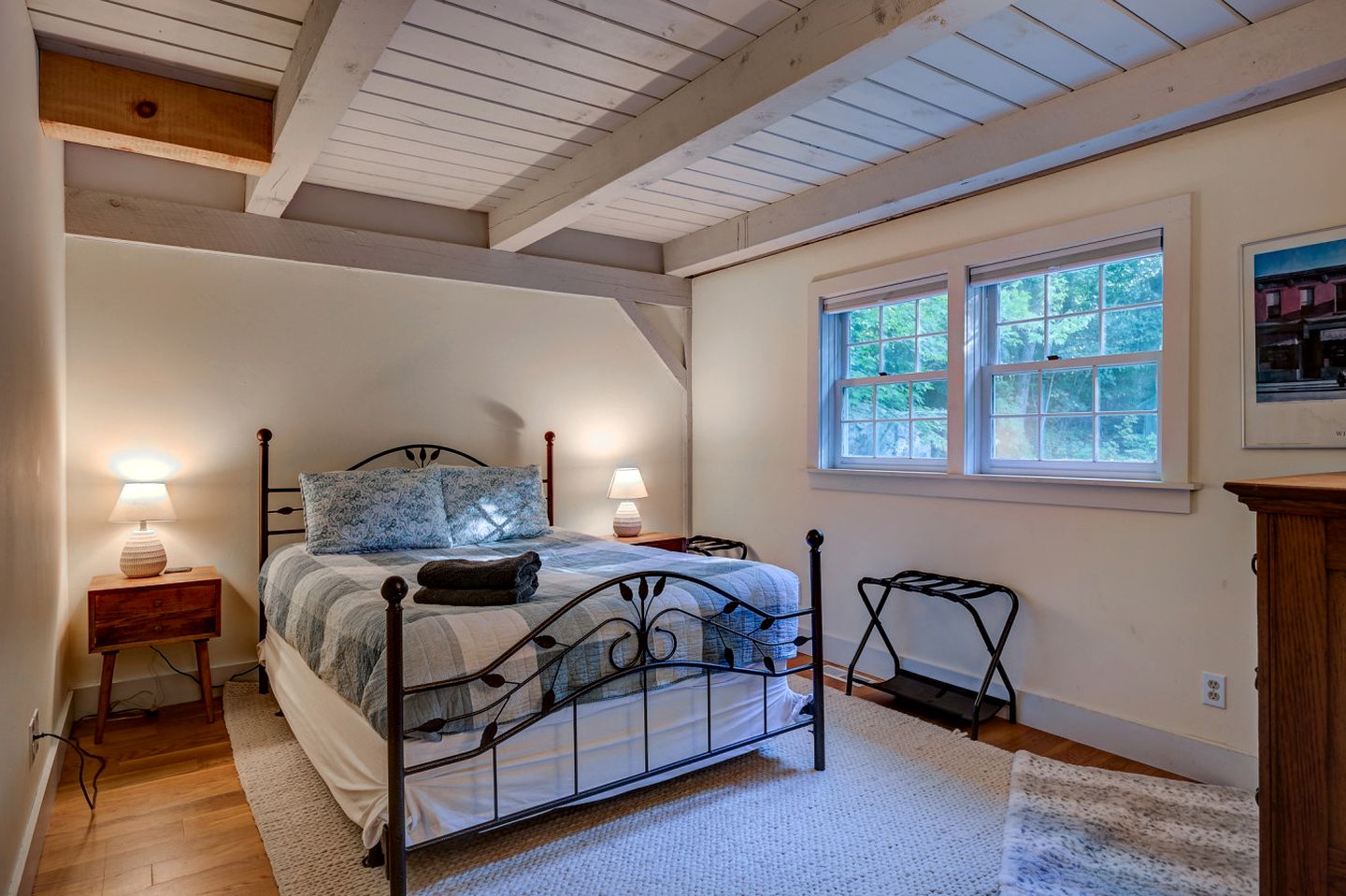 Forest Cabin Beautifully Design with Jacuzzi and Game Room in New Hampshire