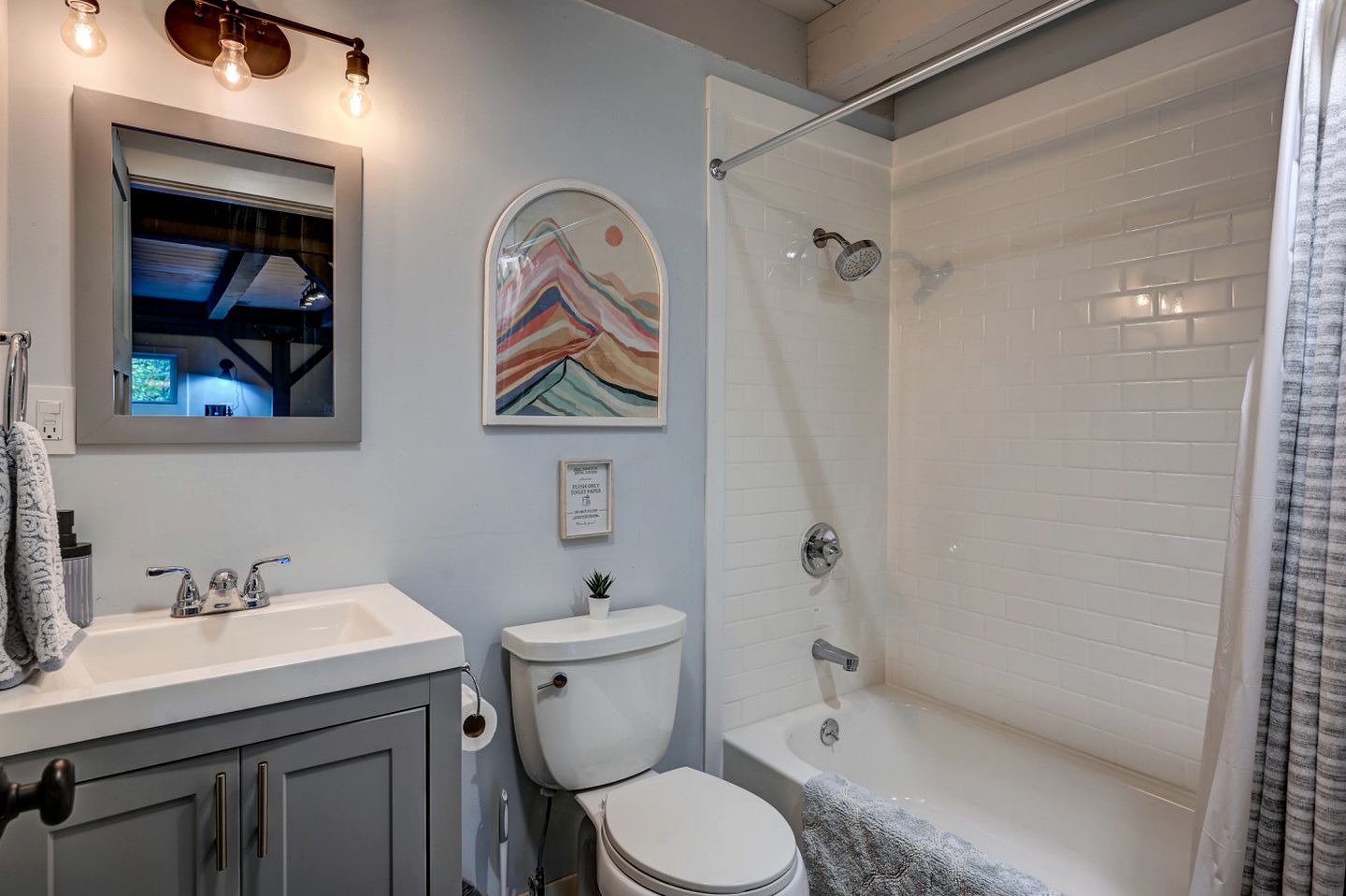 Forest Cabin Beautifully Design with Jacuzzi and Game Room in New Hampshire