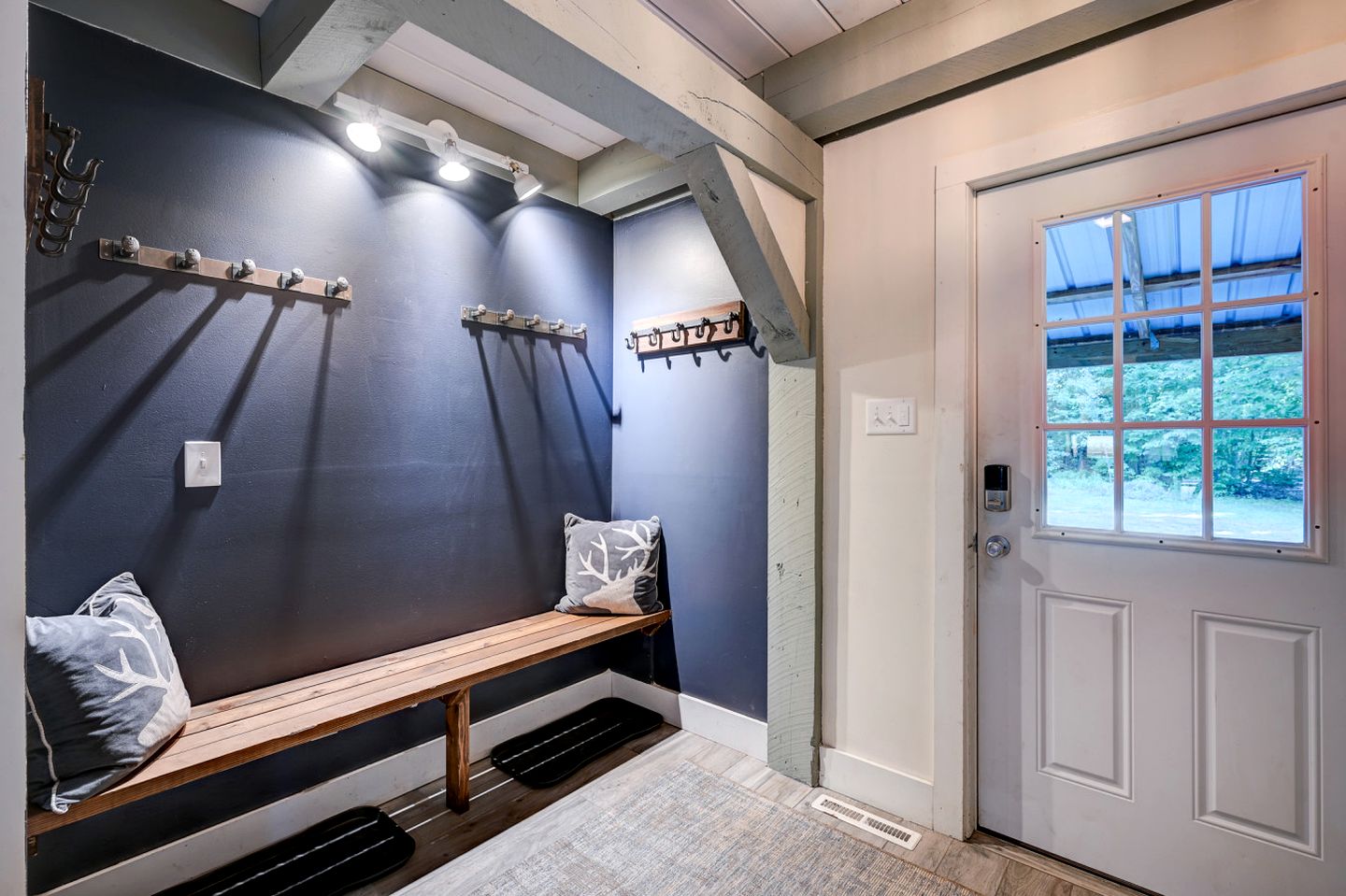 Forest Cabin Beautifully Design with Jacuzzi and Game Room in New Hampshire