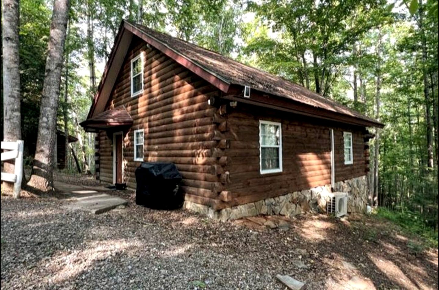 Cozy Forest Cabin Surrounded by Trees near Stone Mountain State Park, North Carolina