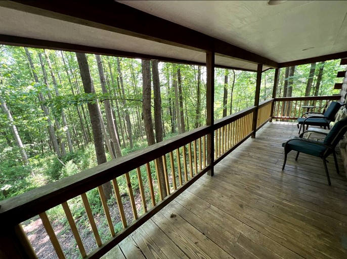 Cabins (United States of America, Wilkes County, North Carolina)