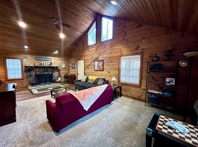 Cabins (United States of America, Wilkes County, North Carolina)