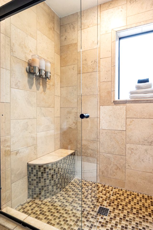 Spacious Mountain Retreat with Hot Tub and Pizza Oven, Perfect for a Luxury Retreat to Flagstaff