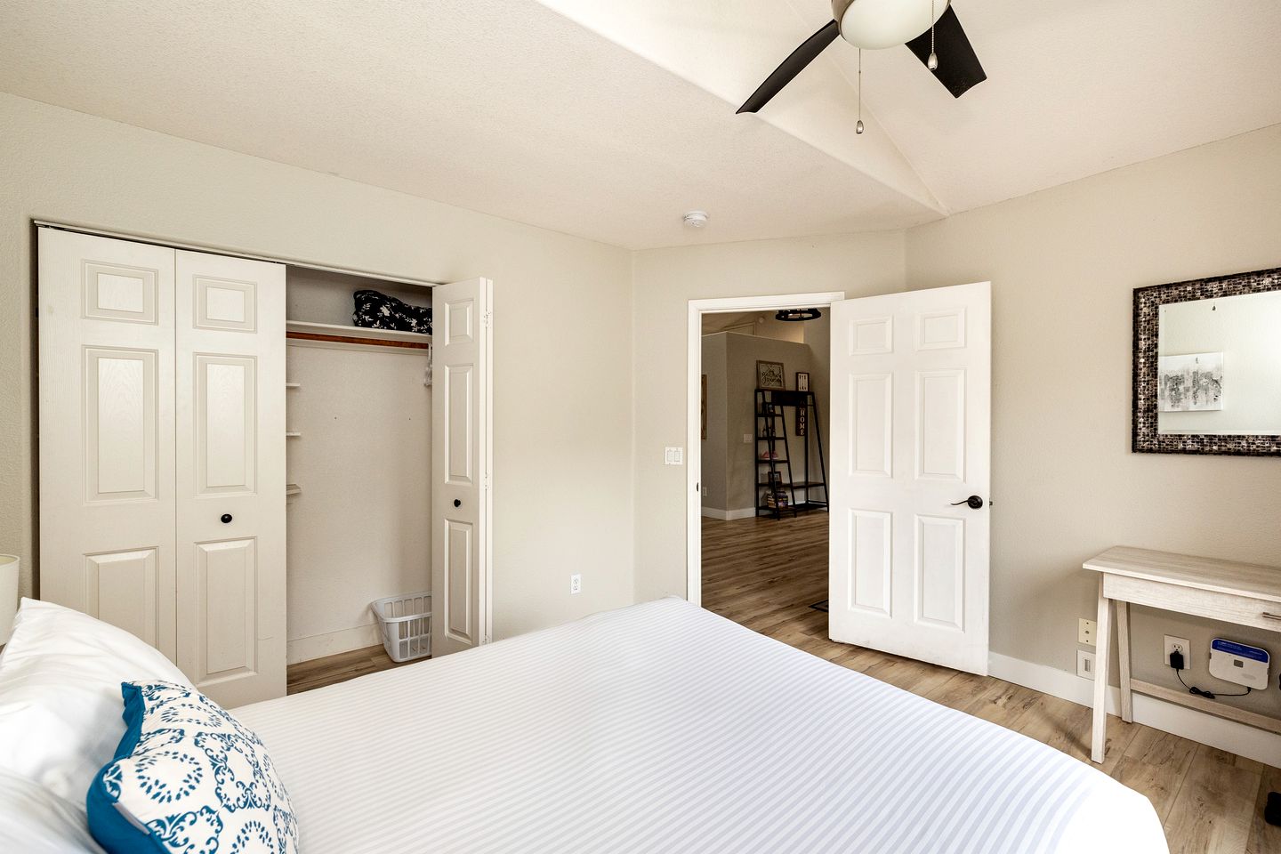 Spacious Mountain Retreat with Hot Tub and Pizza Oven, Perfect for a Luxury Retreat to Flagstaff