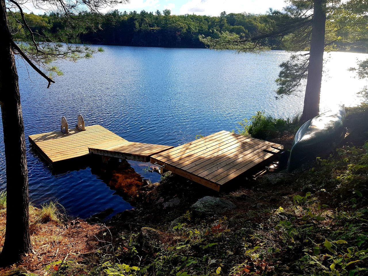 Cozy Cabin with Wood-Burning Stove for a Rustic Glamping Experience near Kingston