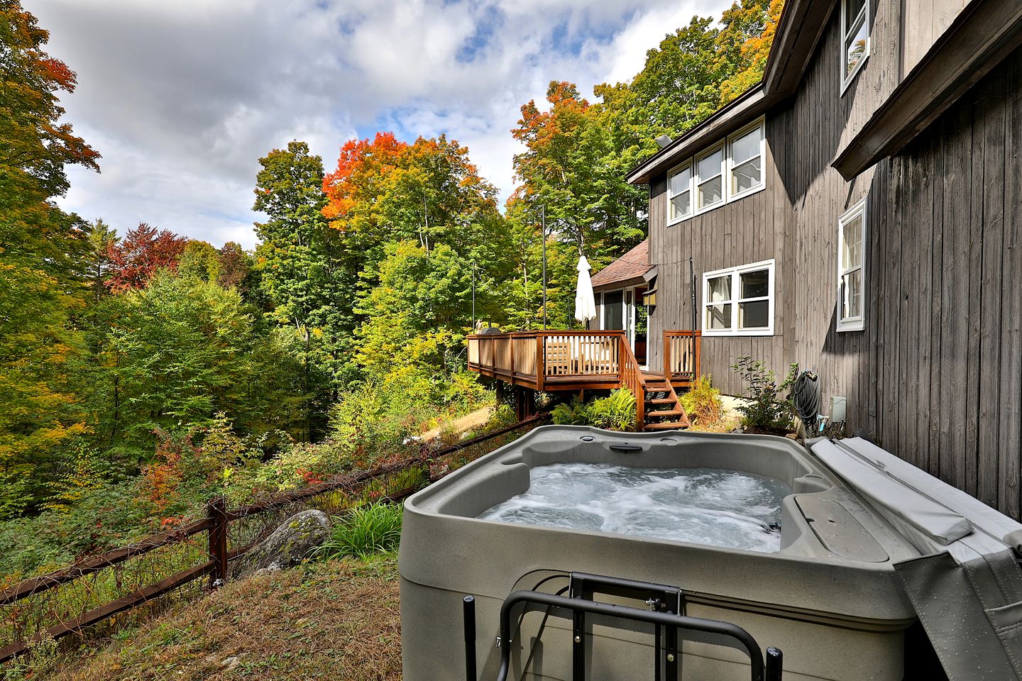 Impressive Cabin with Hot-tub and Fascinating Views in Mendon, Vermont