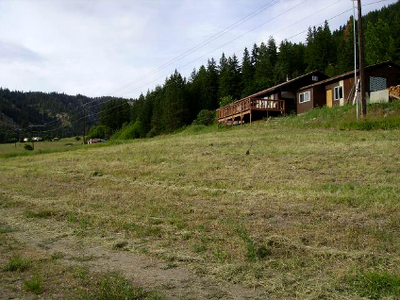 Rustic Cabin Rental Surrounded by Pine Forest near Leavenworth, Washington