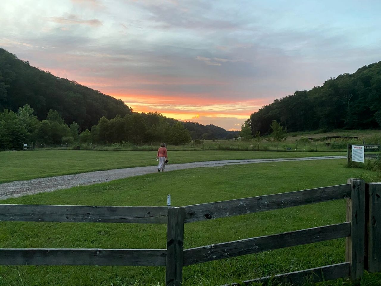 Beautiful Luminous Cabin with Deck and Indoor Spa Bath in Tennessee
