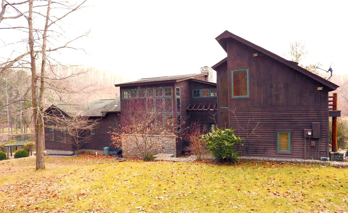 Beautiful Luminous Cabin with Deck and Indoor Spa Bath in Tennessee