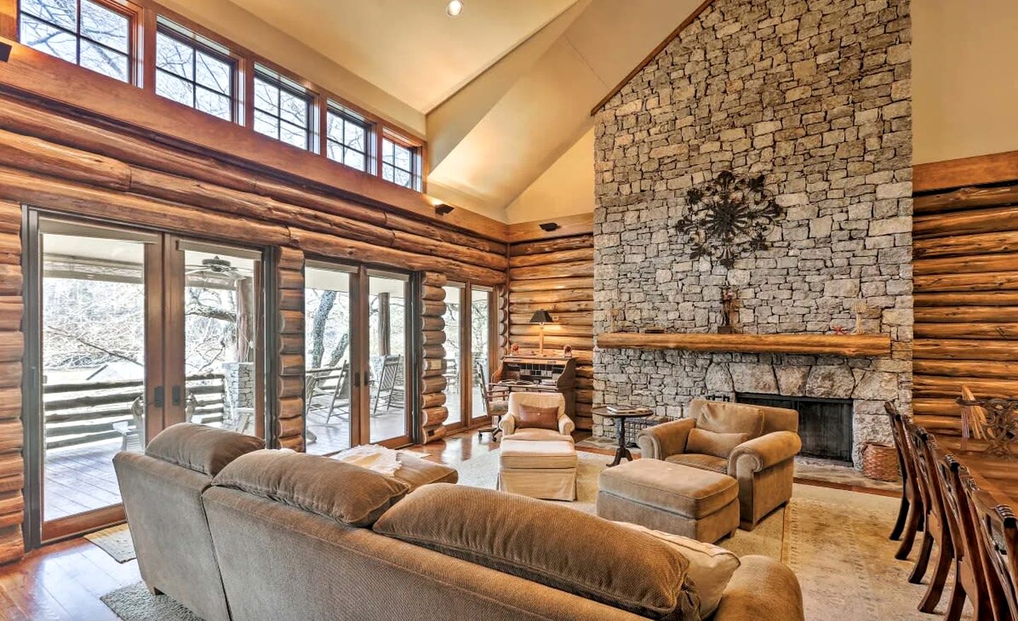 Beautiful Luminous Cabin with Deck and Indoor Spa Bath in Tennessee