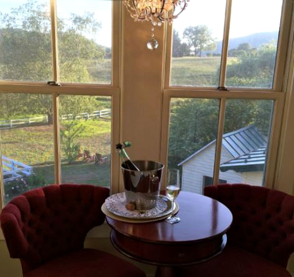 Luxurious Bed and Breakfast Accommodation With a Gourmet Dinner Available in Washington, Virginia