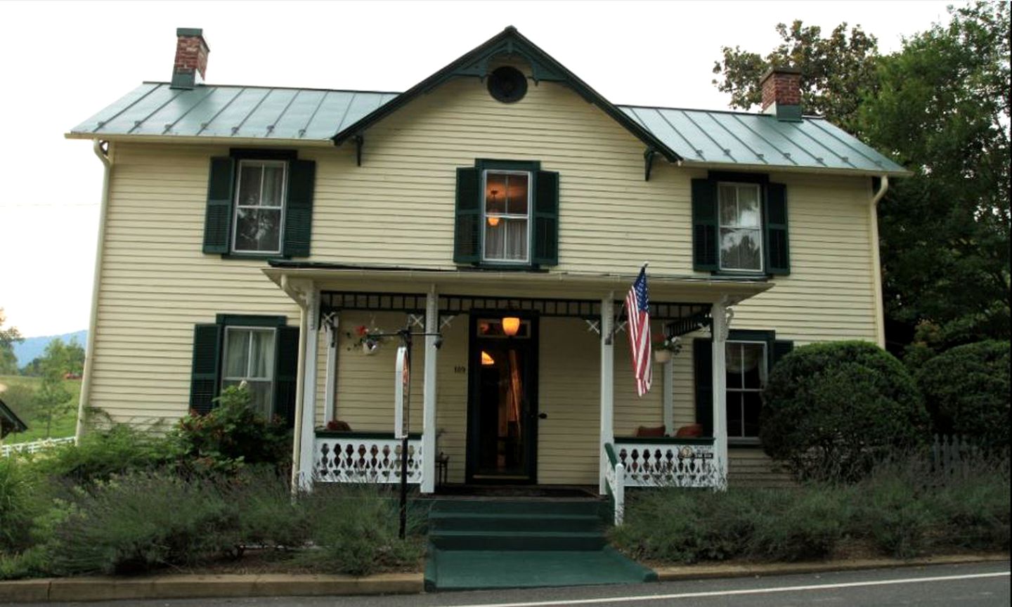 Luxurious Bed and Breakfast Accommodation With a Gourmet Dinner Available in Washington, Virginia