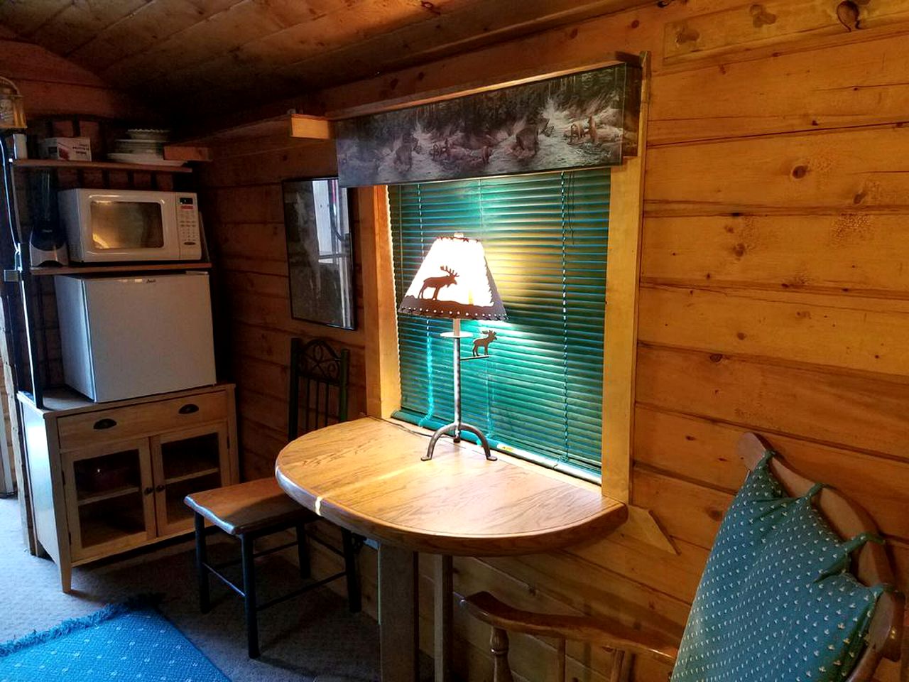 Cozy Log Cabin in the Wilderness of Alaska near Soldotna