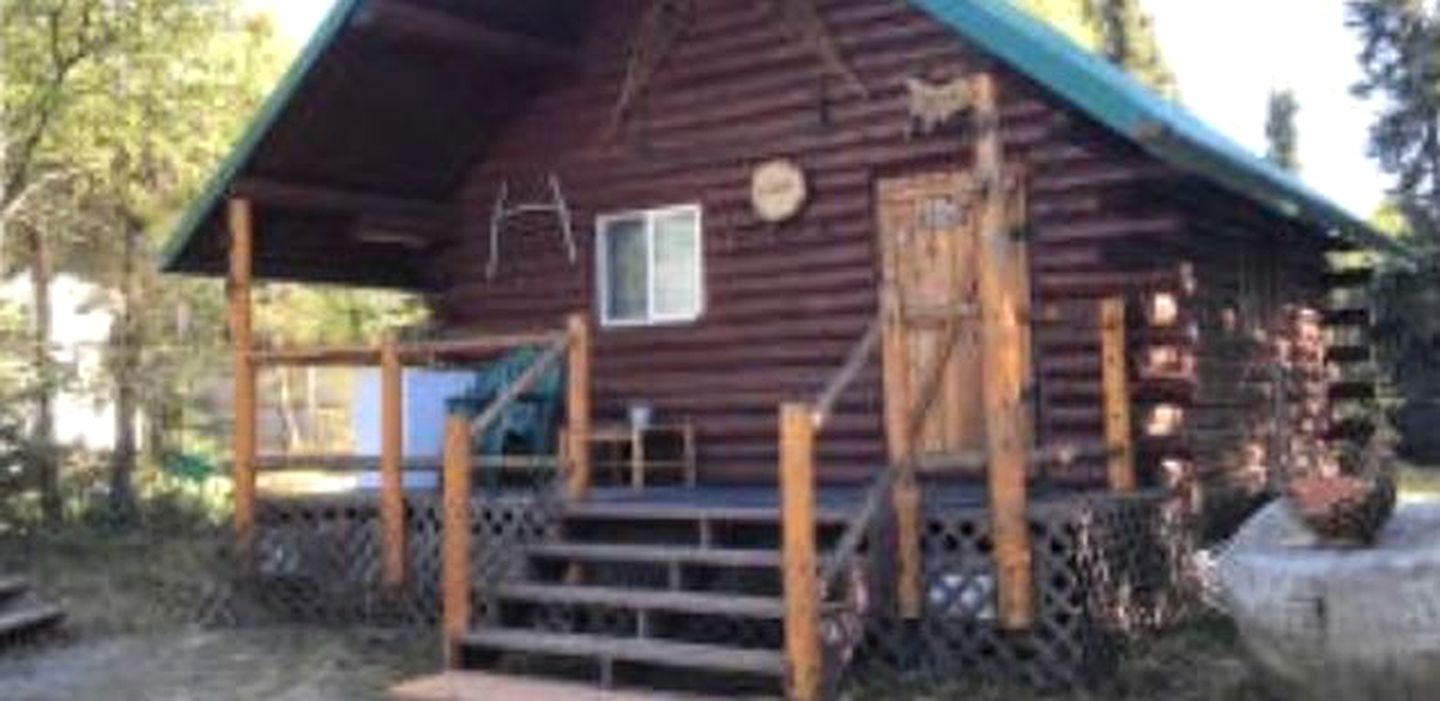 Family-Friendly Log Cabin with a Deck near Cook Inlet, Alaska