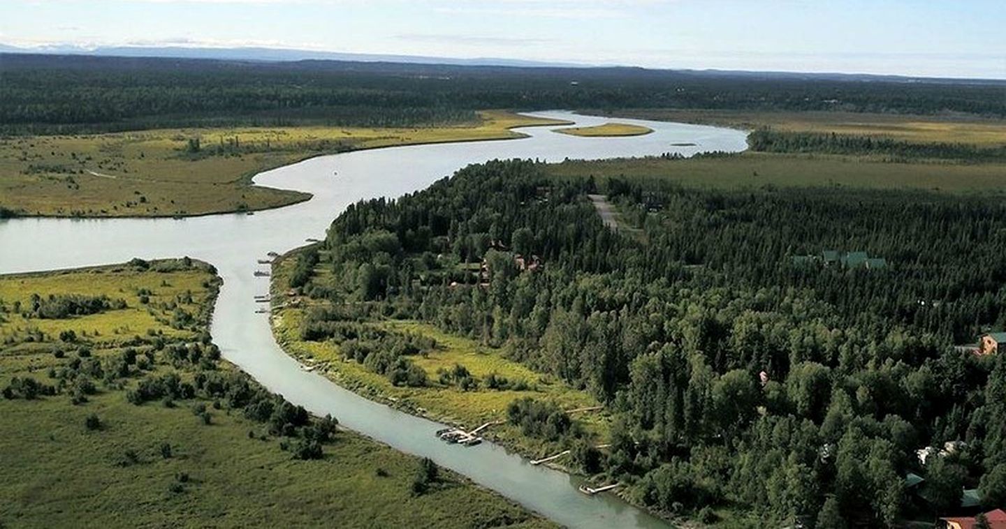 Peaceful Cabin Rental for Families near Tustumena Lake, Alaska