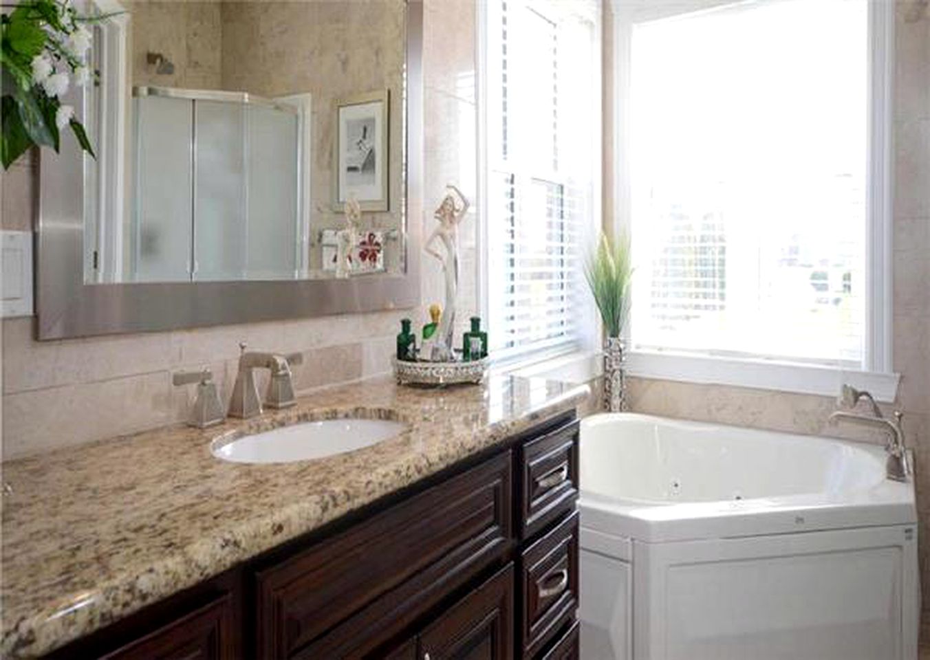 Spacious and Modern Cottage Rental on the Banks of Lake Ontario in Canada