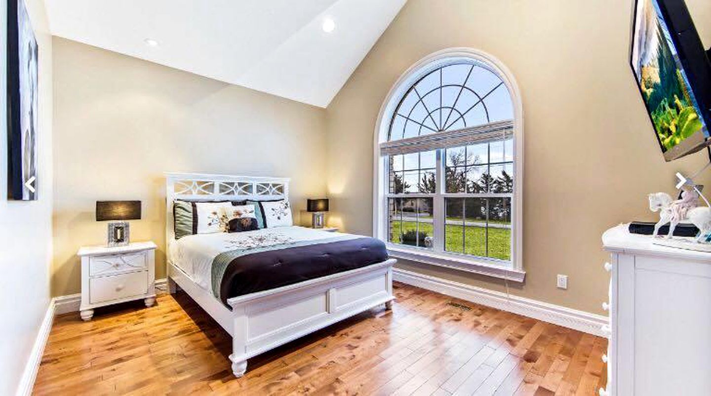 Spacious and Modern Cottage Rental on the Banks of Lake Ontario in Canada