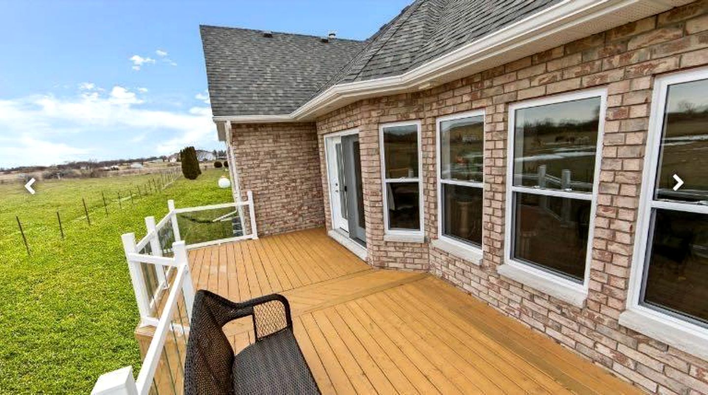 Spacious and Modern Cottage Rental on the Banks of Lake Ontario in Canada