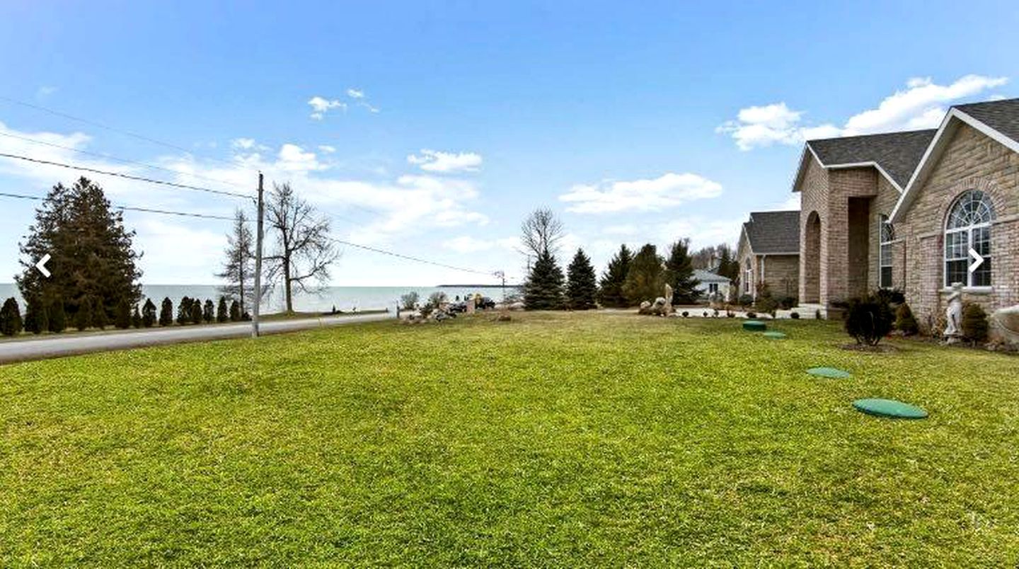 Spacious and Modern Cottage Rental on the Banks of Lake Ontario in Canada