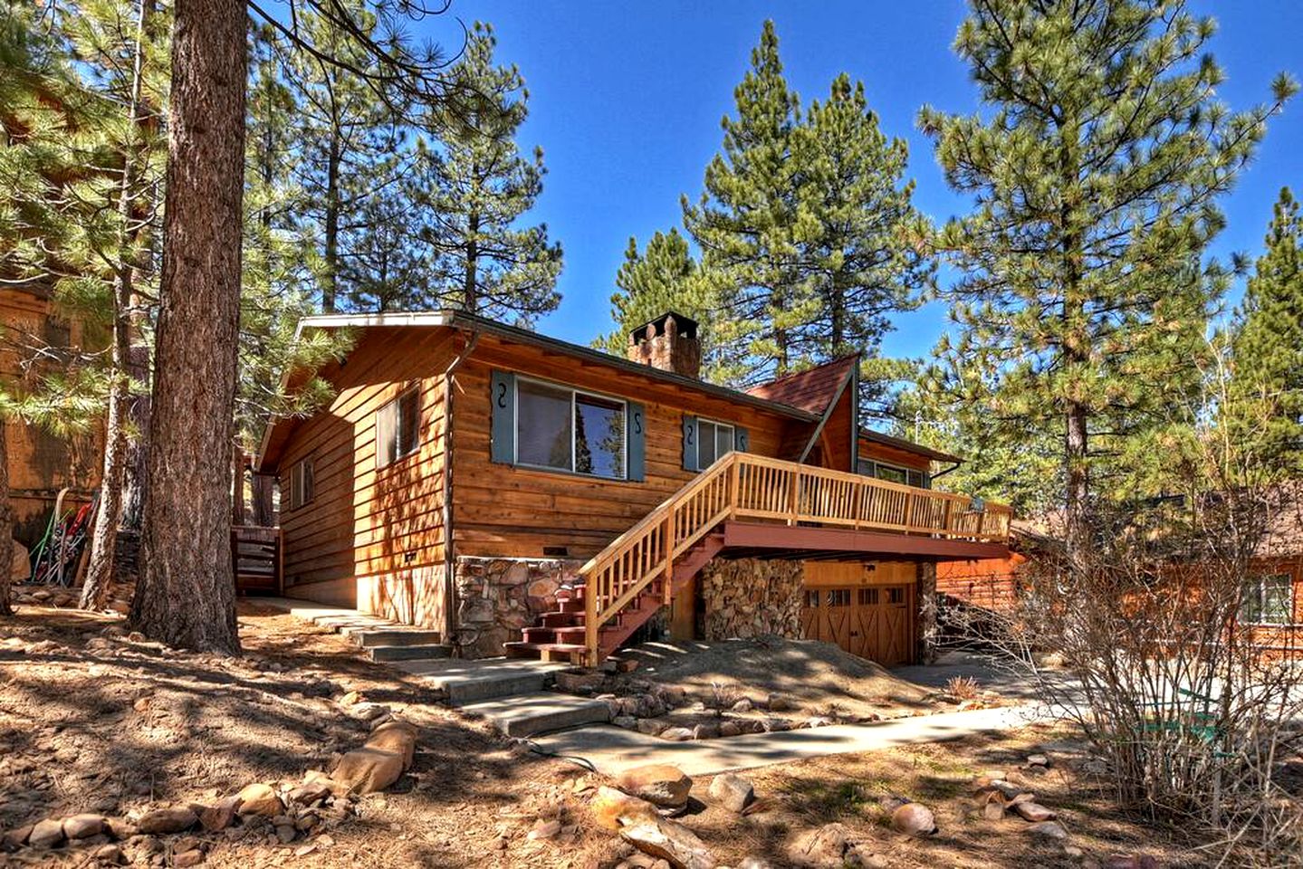 Wonderful Cabin with Amazing Outdoor Space Fantastic for Water Activities in Big Bear Lake, California