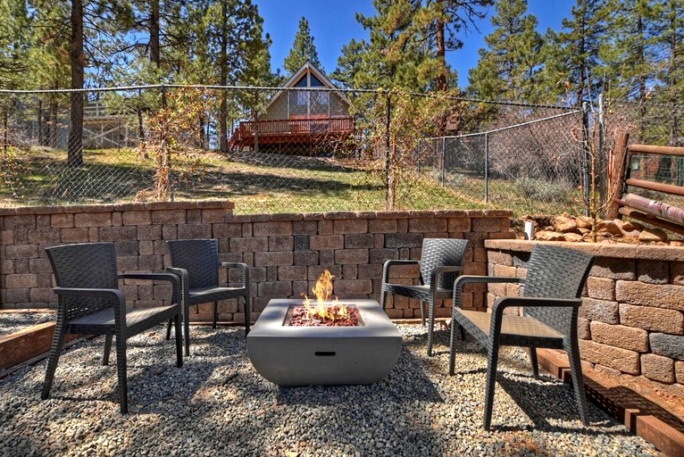Cabins (United States of America, Big Bear Lake, California)