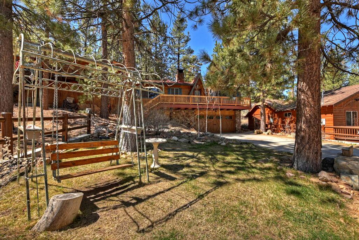 Wonderful Cabin with Amazing Outdoor Space Fantastic for Water Activities in Big Bear Lake, California