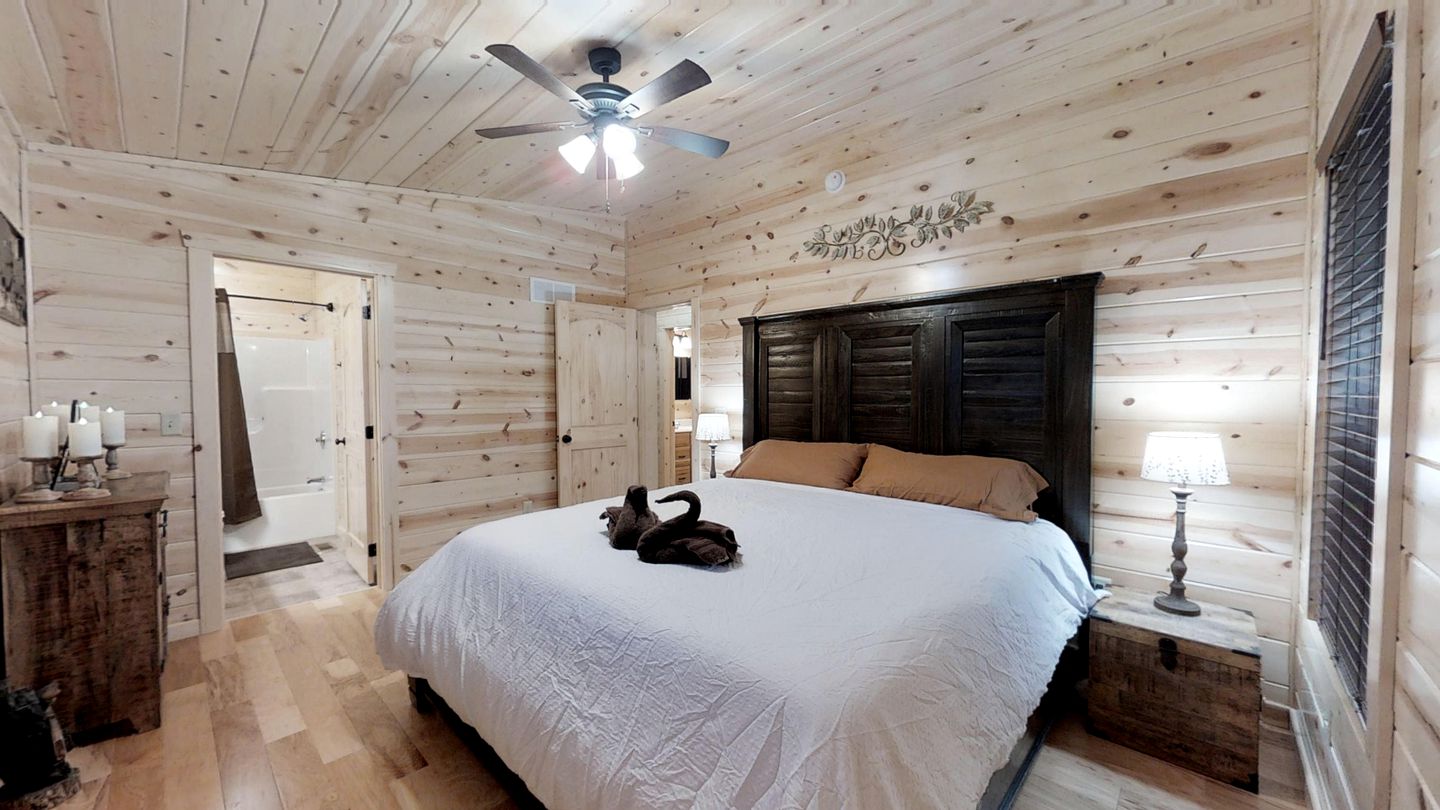 Lovely Forest Cabin with Spa and Beautiful Outdoor Area in Pigeon Forge, Tennessee