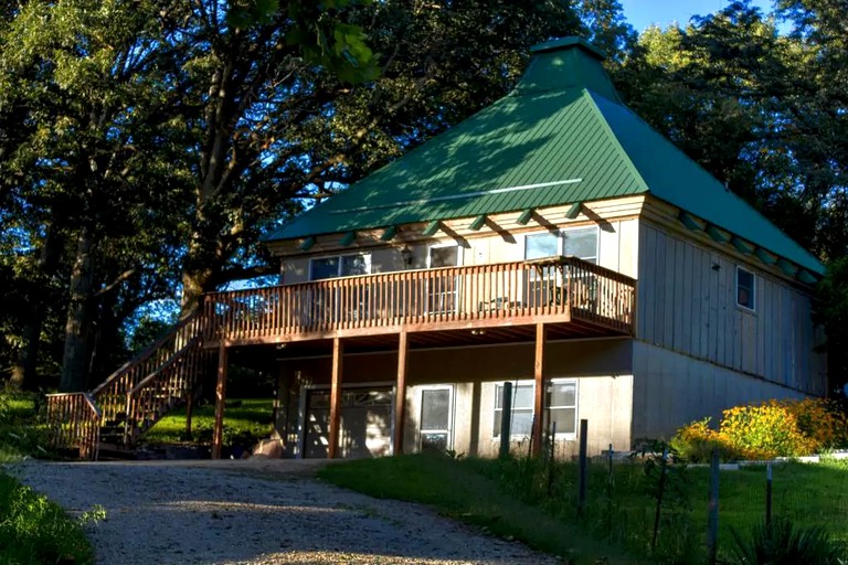 Cabins (Franklin Grove, Illinois, United States)