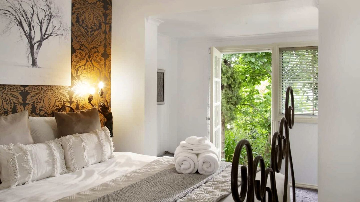 Cozy, Pet Friendly Cabin with Fireplace in Daylesford, Victoria