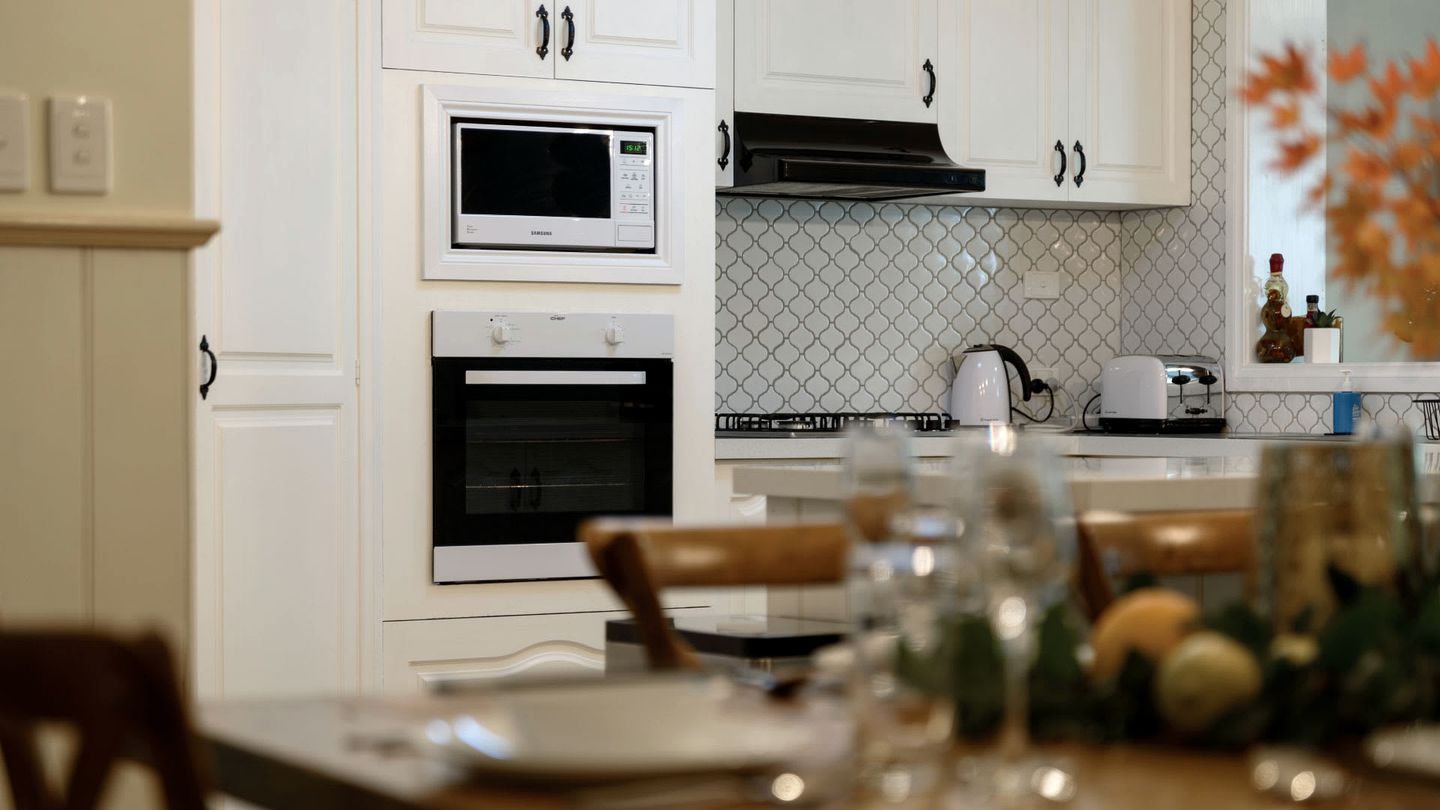 Cozy, Pet Friendly Cabin with Fireplace in Daylesford, Victoria