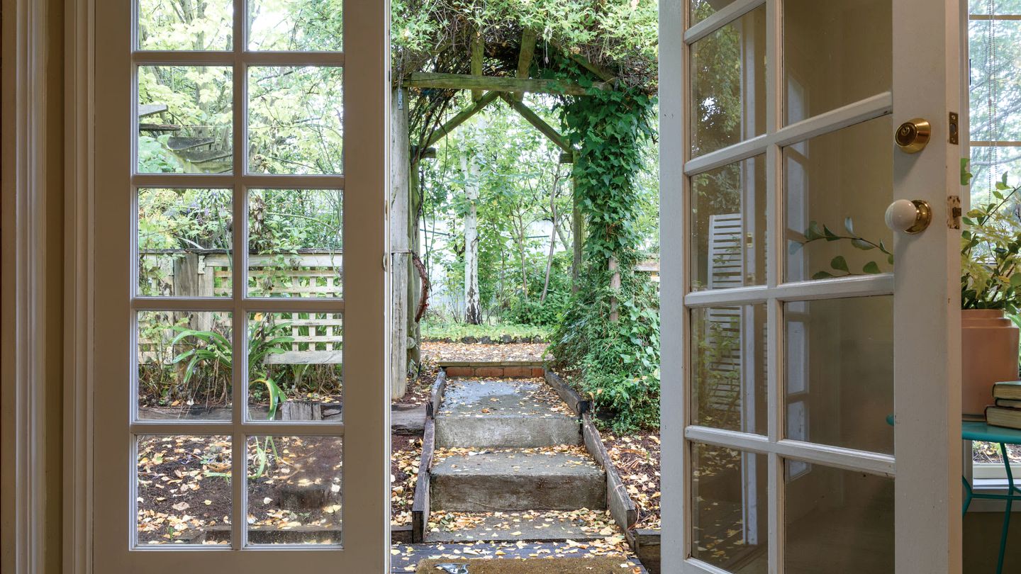Cozy, Pet Friendly Cabin with Fireplace in Daylesford, Victoria