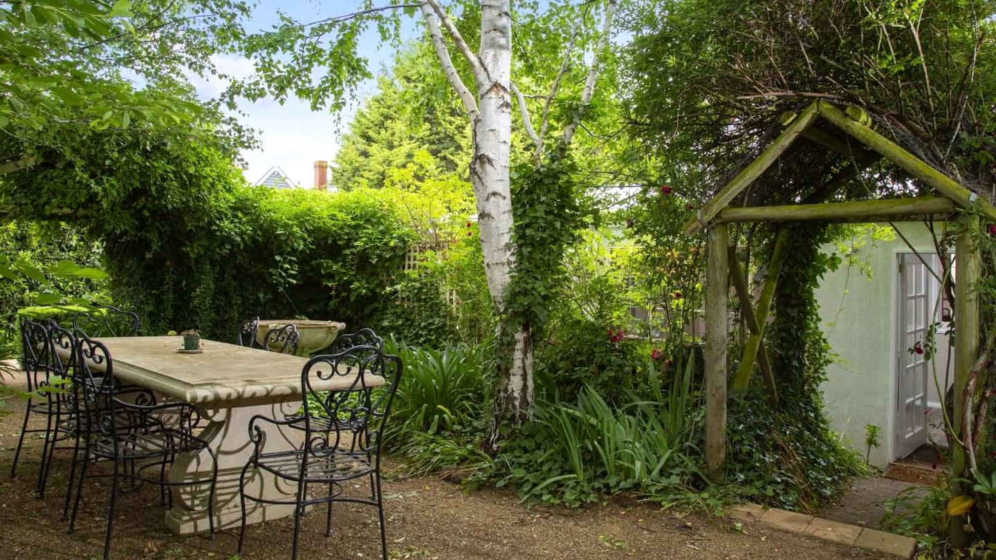 Cozy, Pet Friendly Cabin with Fireplace in Daylesford, Victoria