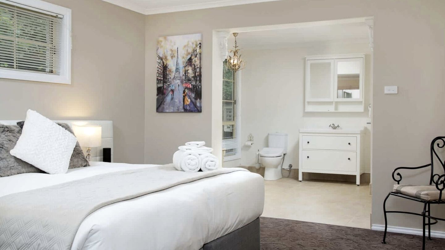 Cozy, Pet Friendly Cabin with Fireplace in Daylesford, Victoria