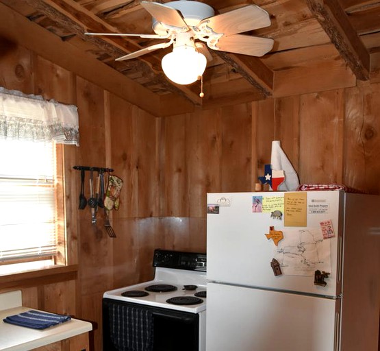 Rustic log cabins (Harper, Texas, United States)
