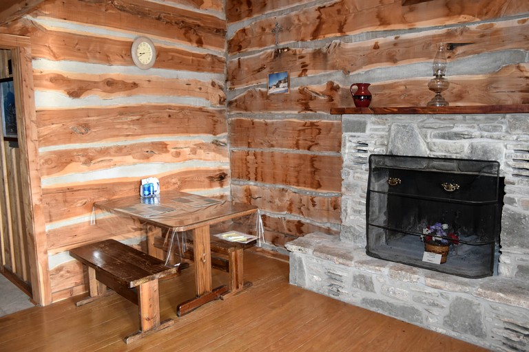 Rustic log cabins (Harper, Texas, United States)