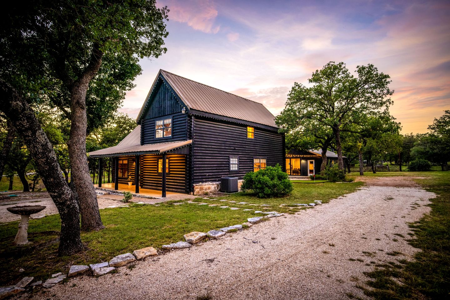 Luxury Fredericksburg Log Cabin with Heated Pool, Hot Tub & Game Room Near Main Street, Fredericksburg, TX
