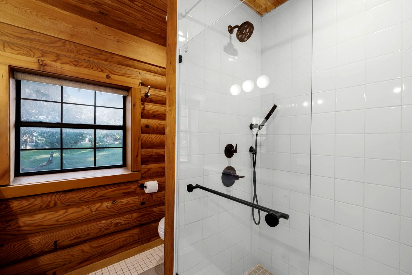 Luxury Fredericksburg Log Cabin with Heated Pool, Hot Tub & Game Room Near Main Street, Fredericksburg, TX