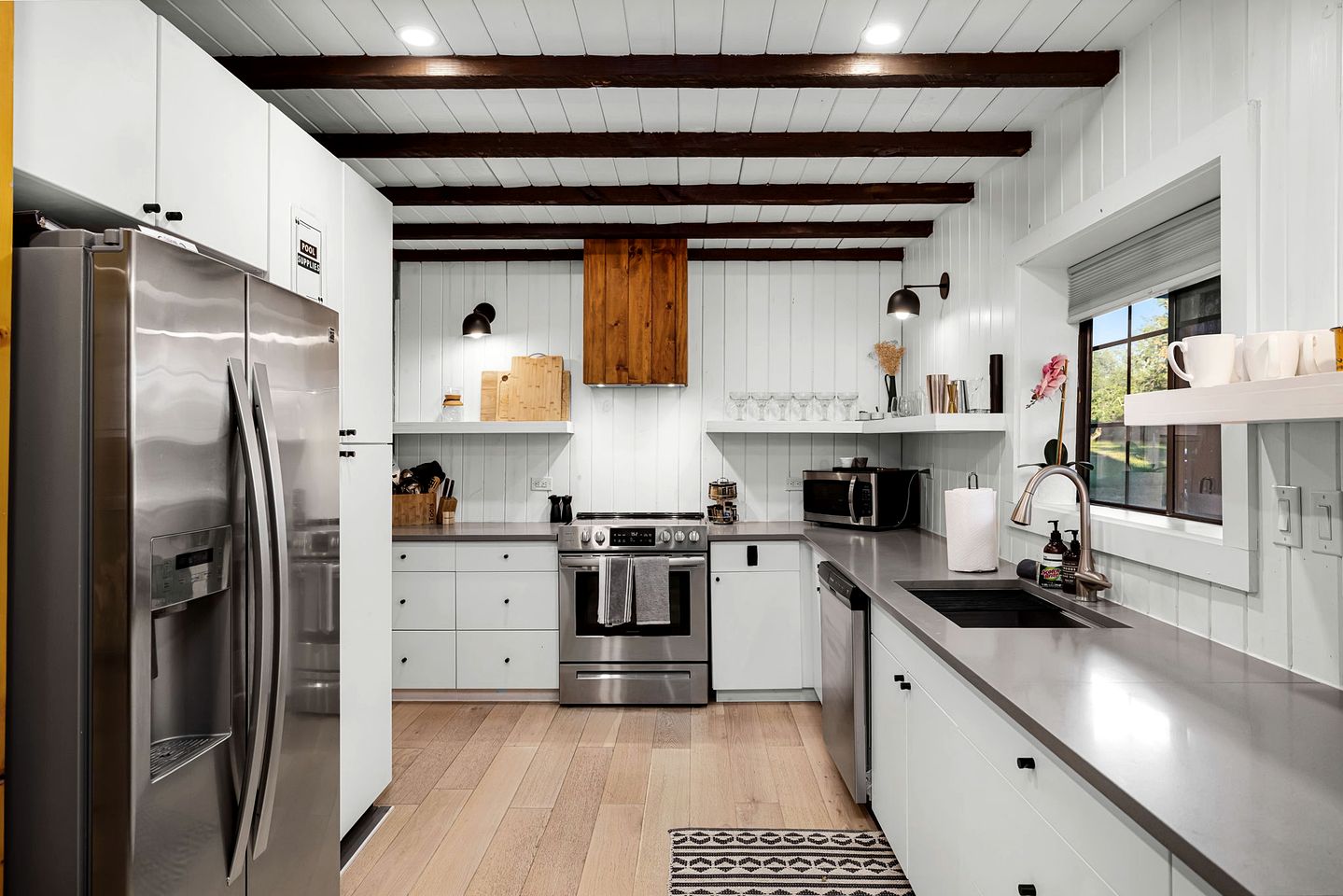 Luxury Fredericksburg Log Cabin with Heated Pool, Hot Tub & Game Room Near Main Street, Fredericksburg, TX