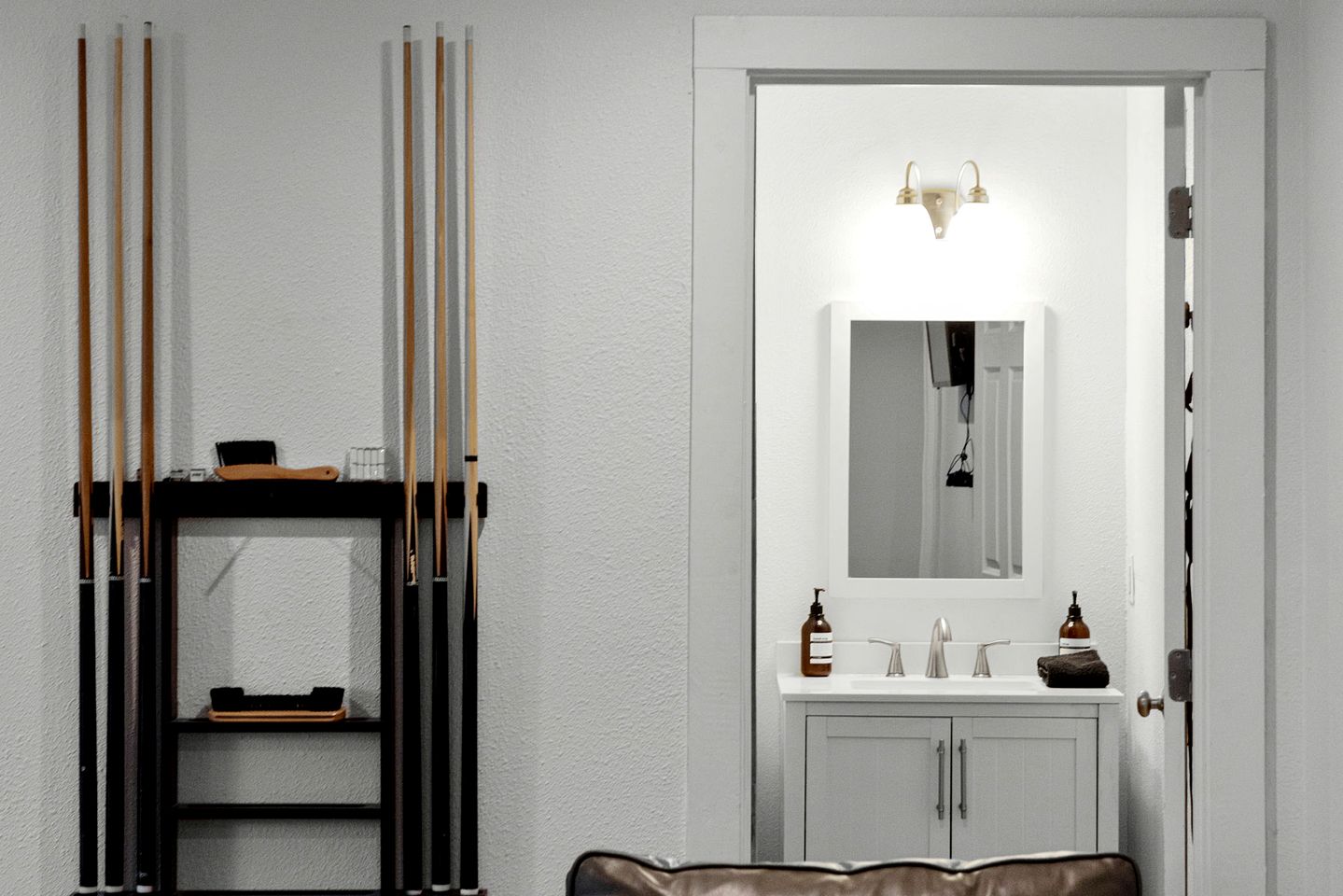 Luxury Fredericksburg Log Cabin with Heated Pool, Hot Tub & Game Room Near Main Street, Fredericksburg, TX