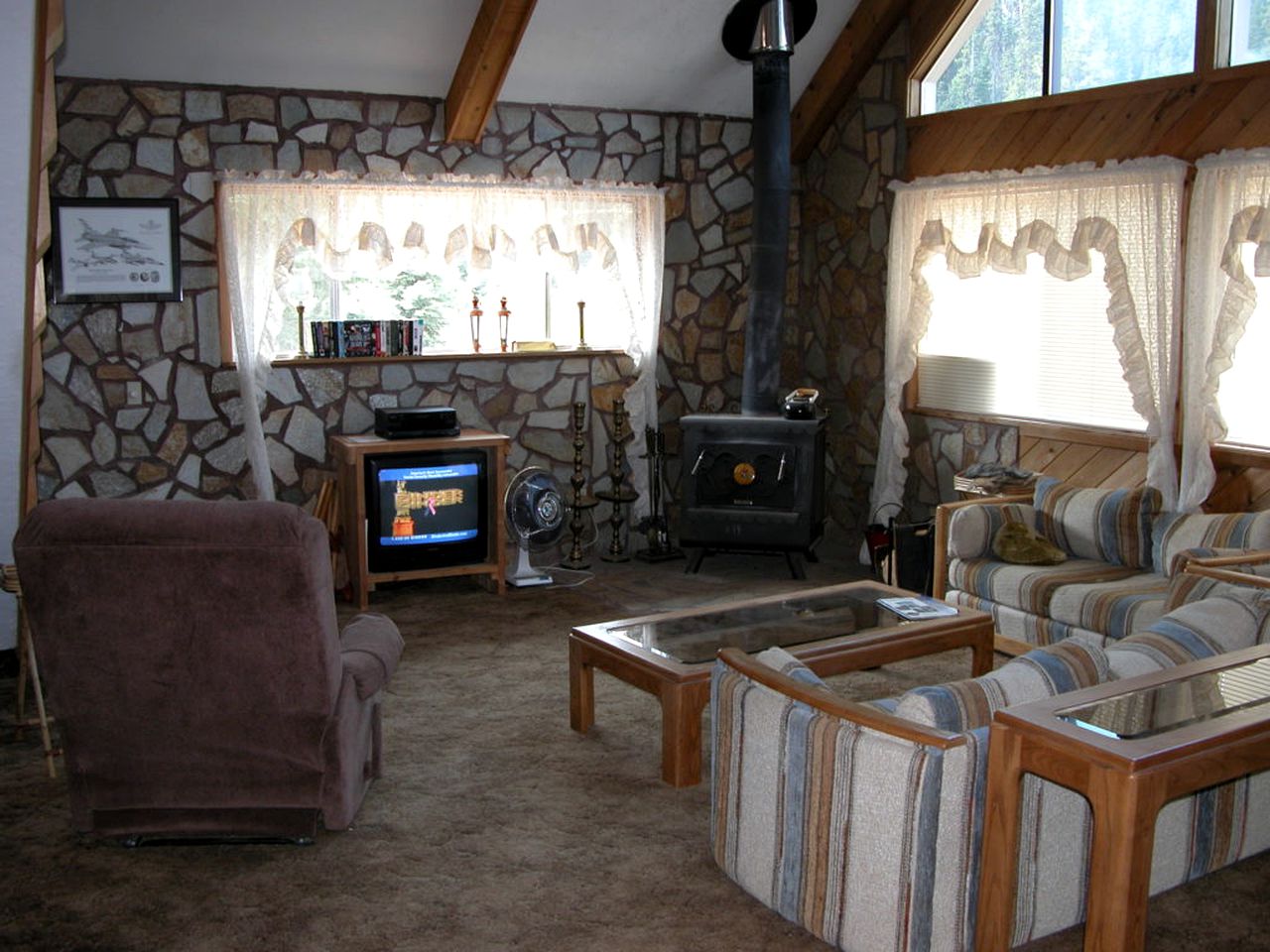 Secluded Cabin Rental with a Covered Back Deck in Elk City, Idaho