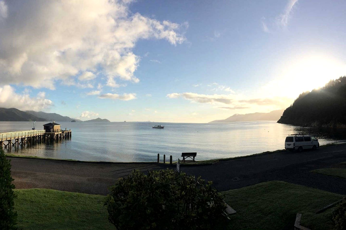 Beachside Getaway with Views of Elmslie Bay in the Marlborough Sounds of South Island