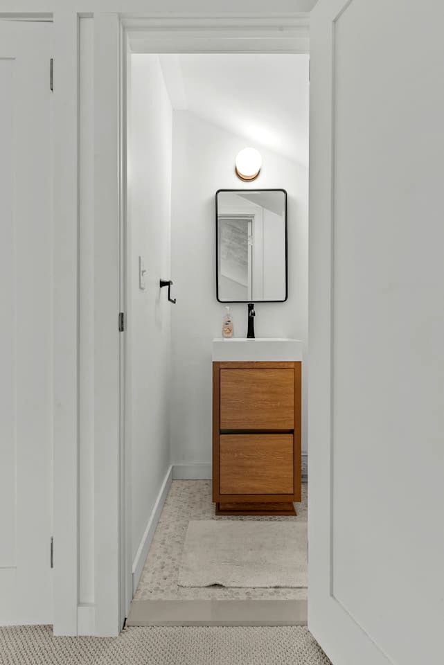 Charming Pet-Friendly Getaway with Deck & Nature Views in East Meredith, New York